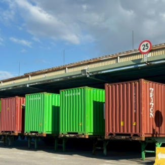 海上コンテナ輸送、航空輸送、陸上輸送、輸出入通関